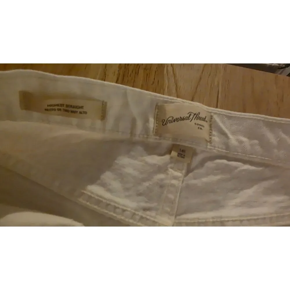 Universal Thread Women's Straight Leg/ White/ High Rise Denim - Picture 3 of 5